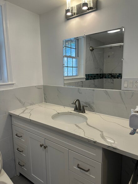 Building Photo - 11 Sherbrooke Ave