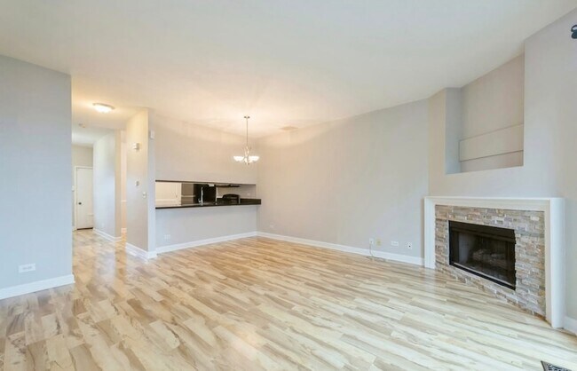 Building Photo - 533 Woodhaven Dr