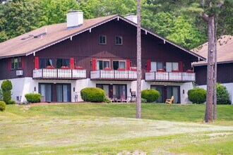 Building Photo - 18 Bunker Ln