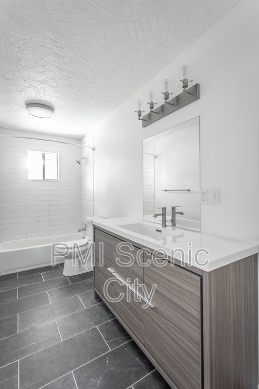 Building Photo - 2508 Woodfin Ave