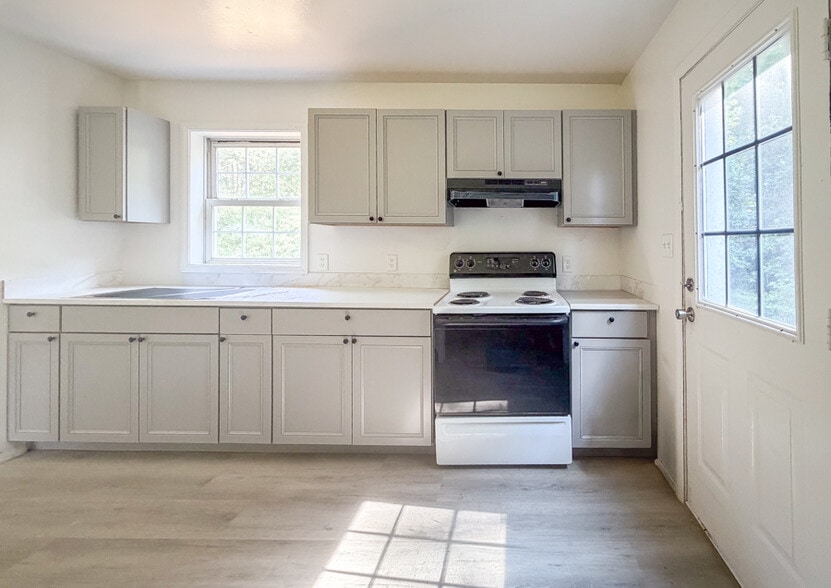 Building Photo - 249 Doggett Ln