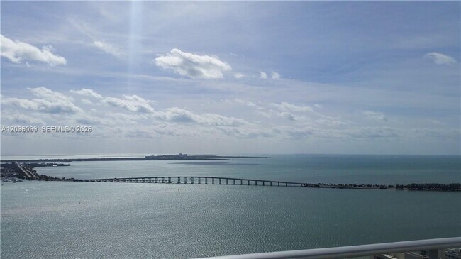 Building Photo - 1300 Brickell Bay Dr