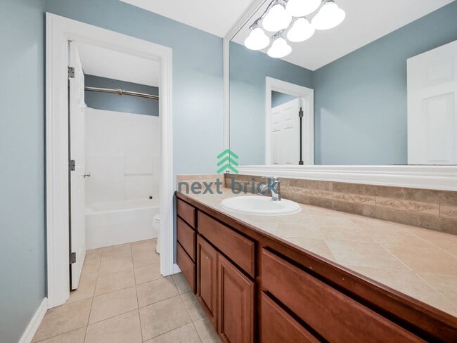 Building Photo - Stunning 4bed/2.5bath Norris Home with a V...