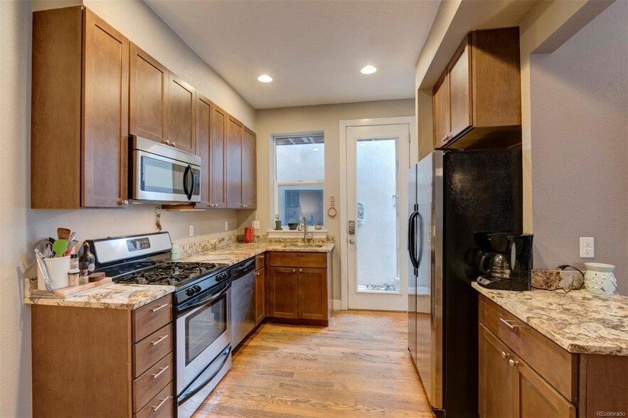 Building Photo - 920 E 24th Ave