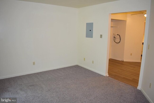 Building Photo - 945 Orchard Dr