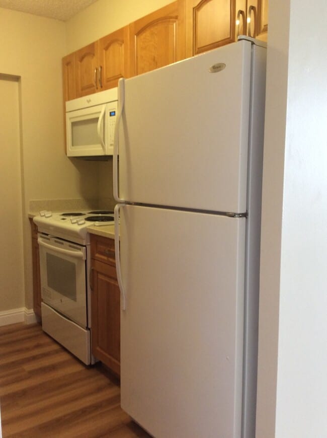 Building Photo - Elms - Close to Ala Moana, Downtown & More