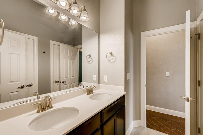 Building Photo - 6108 Sabino Dr