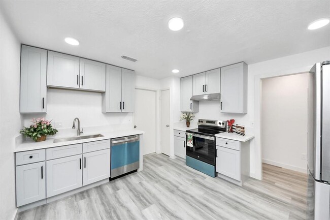 Building Photo - 11134 Bellerive Dr