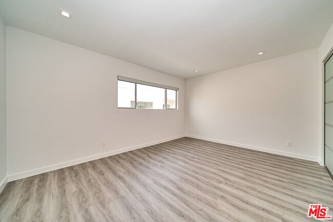 Building Photo - 425 S Willaman Dr