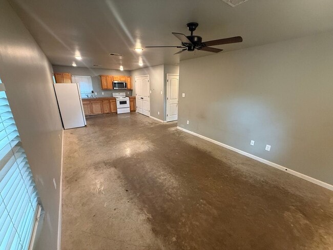 Building Photo - 1215 Haltom St