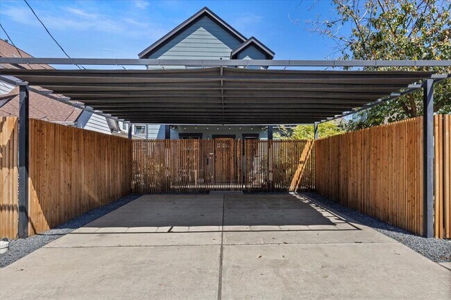 Building Photo - 3014 Neal St