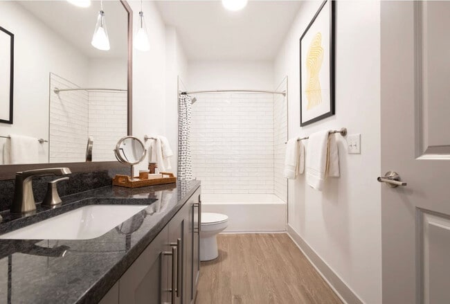 Building Photo - 2039 Woodburn Ave