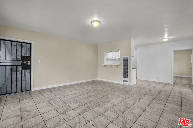 Building Photo - 522 E Kelso St
