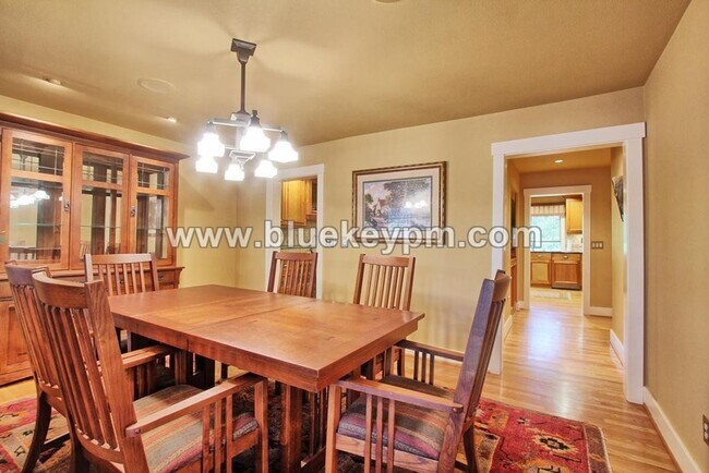 Building Photo - 3 Bed, 2 Bath, 1 Acre Home in Ridgefield, WA