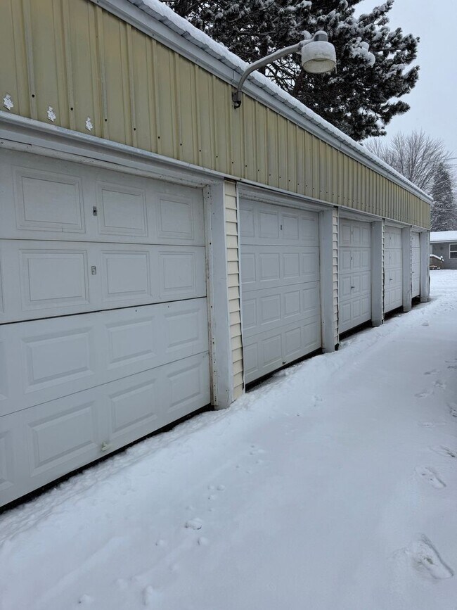 Building Photo - 3614 Weiland Ave