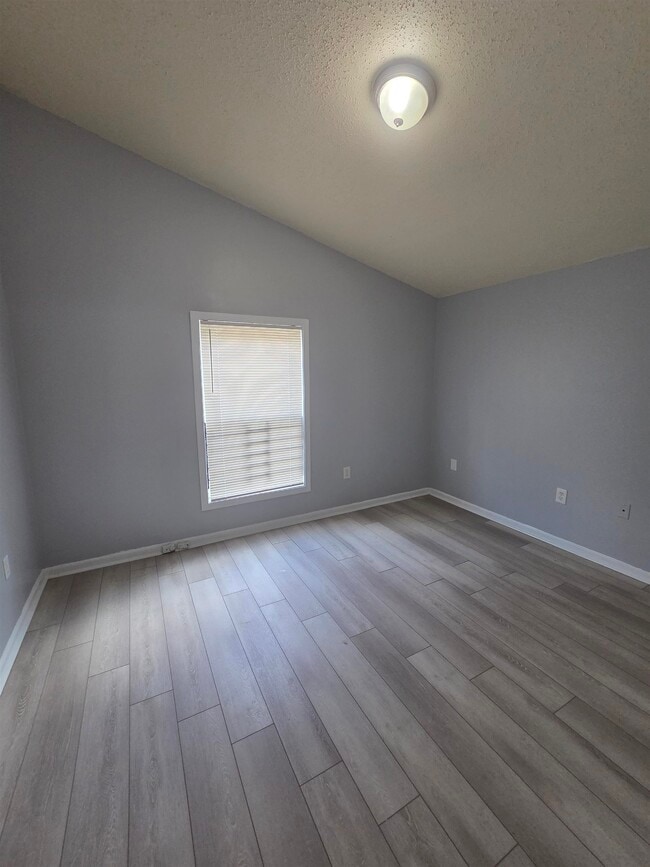 Building Photo - 3347 Clearbrook St