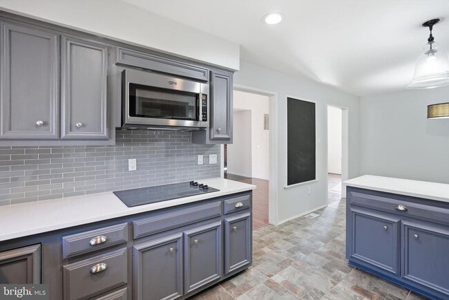 Building Photo - 1 Springer Ct