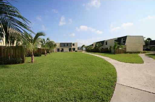 Building Photo - 519 SW 1st Ct