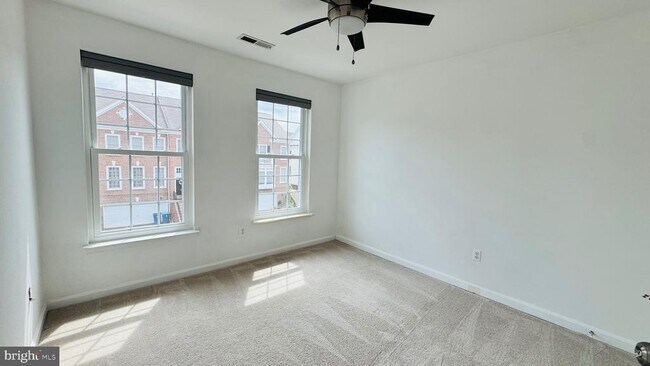 Building Photo - 26101 Nimbleton Square