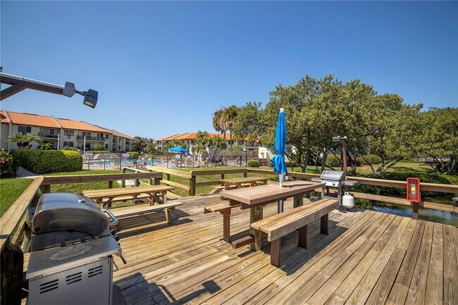 Building Photo - 1515 Pinellas Bayway S
