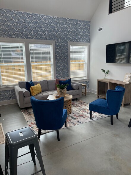 Living Room - 496 Glenwood Plz SE
