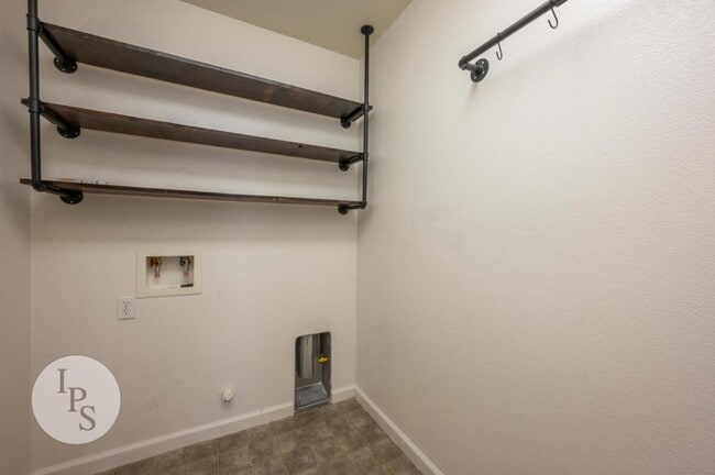 Building Photo - 591 S Bundy Dr