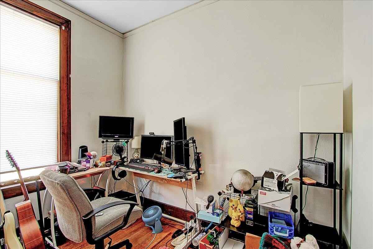 Small Bedroom - 137 E Court St