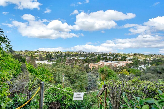 Building Photo - Charming Talmadge/Kensington detached home...