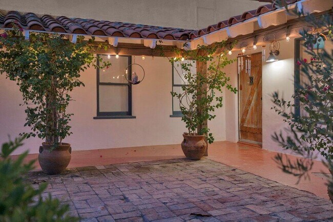 Building Photo - 52123 Avenida Diaz