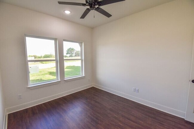 Building Photo - Tour Today! Stunning 4 Bedroom 2 Bath in W...