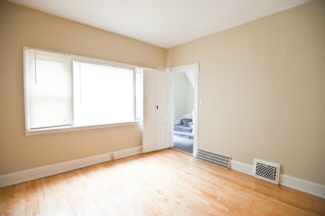 Building Photo - 3221 N Newhall St