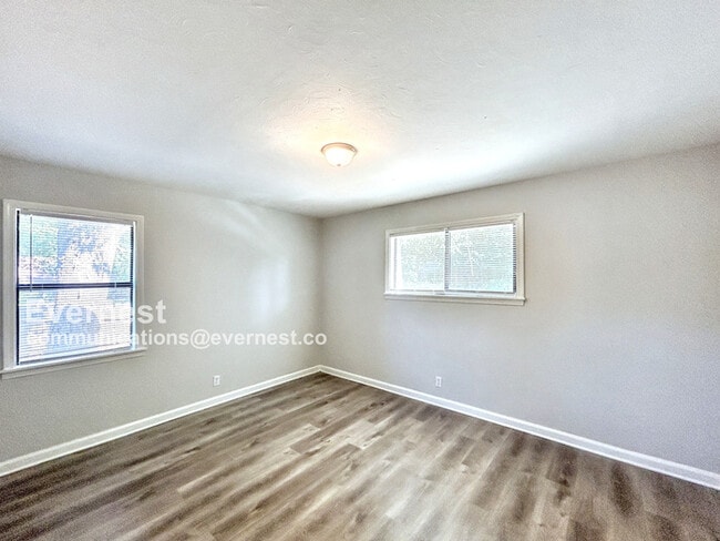 Building Photo - 1202 Town and Country Dr
