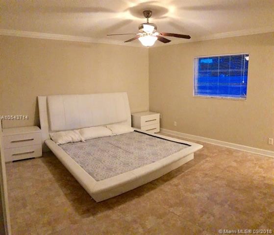 Building Photo - 216 SE 5th St