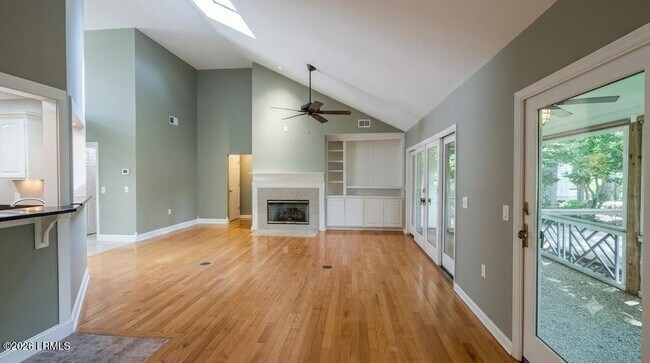 Building Photo - 1305 Rowland Dr