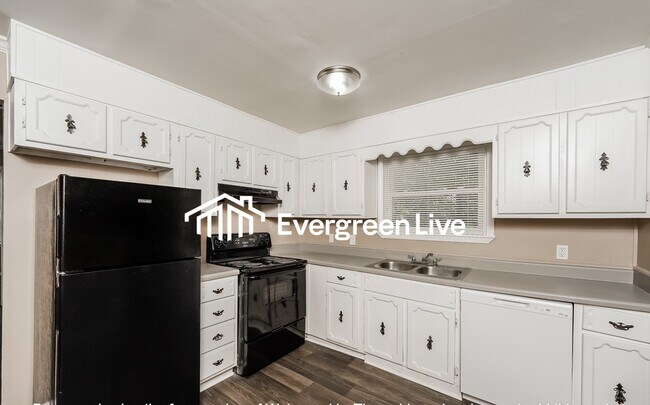 Building Photo - 913 27th Ave NE