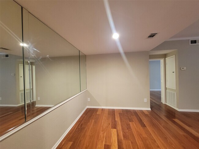 Building Photo - 5711 Sugar Hill Dr