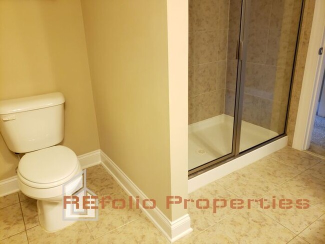 Building Photo - Lovely 3 Story 3 Bedroom 3.5 Bath 1 Car-Ga...