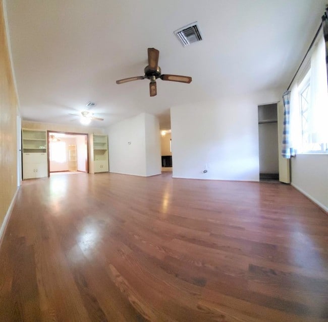 Building Photo - 6803 Fern Circle