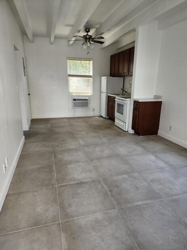 Building Photo - 100 Cascade Ln