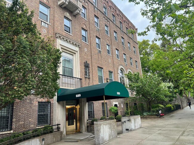 Building Photo - 689 Fort Washington Ave
