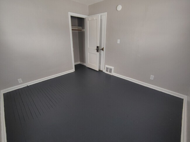 Building Photo - 1518 N Horsman St