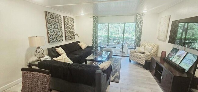 Building Photo - 132 Wild Palm Dr