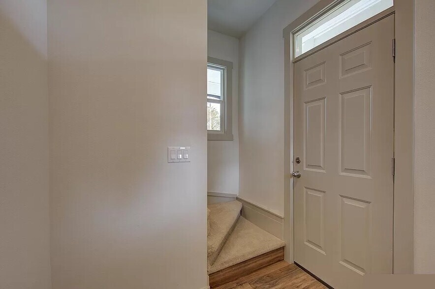 Building Photo - 1191 SE Jefferson St