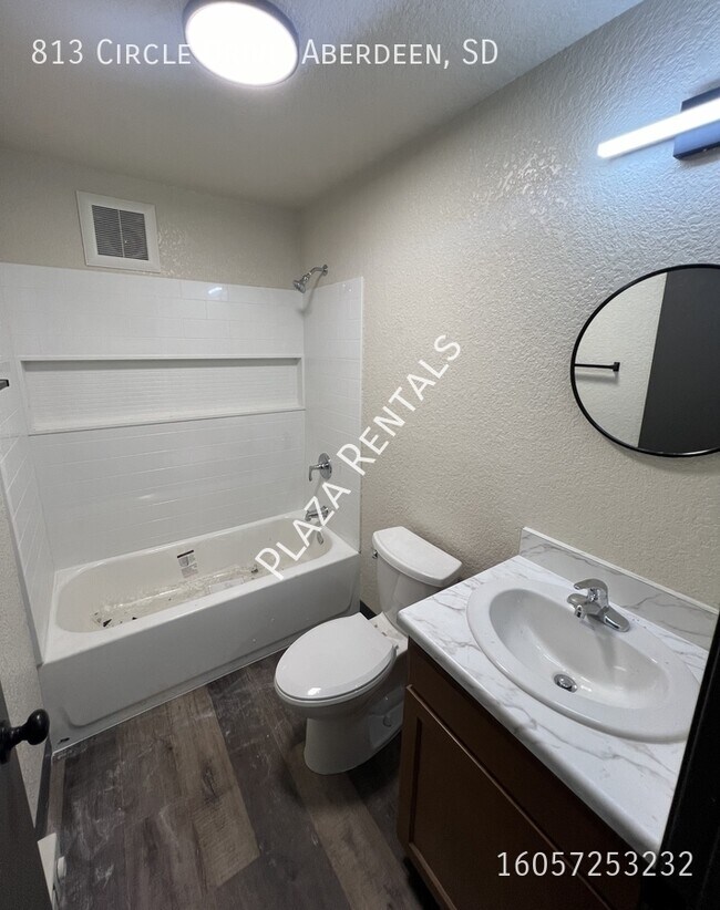 Building Photo - 1019 N 2nd St