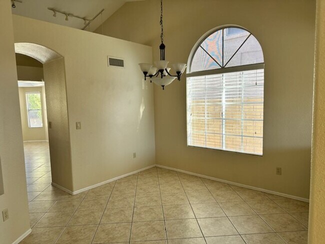 Building Photo - 4106 E Ashurst Dr
