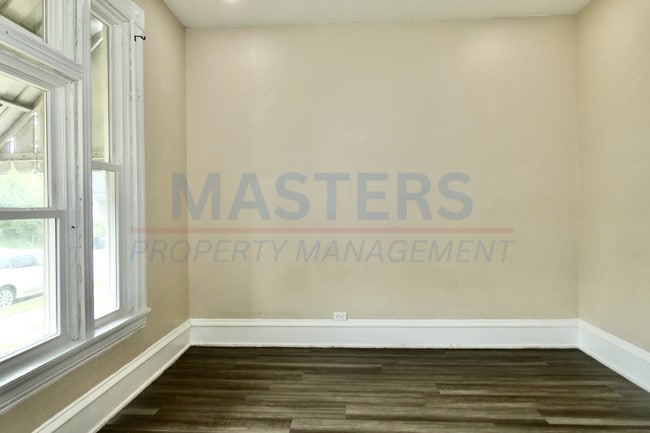 Building Photo - 834 Prouty Ave