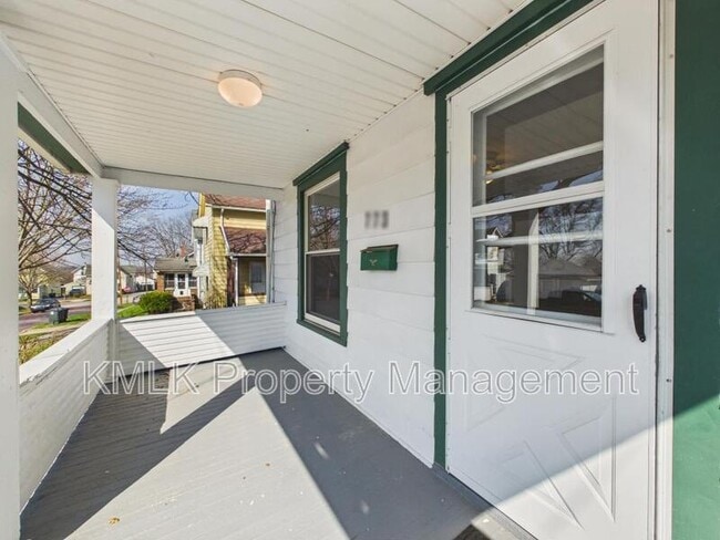 Building Photo - 773 Montana Ave