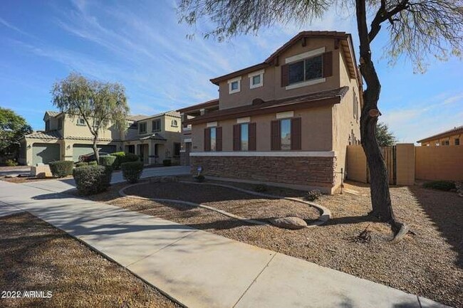 Building Photo - BEAUTIFUL SURPRISE HOME