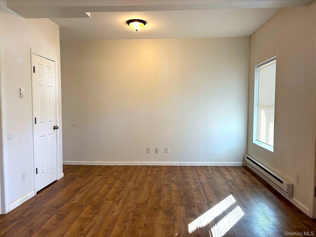 Building Photo - 454 NY-376