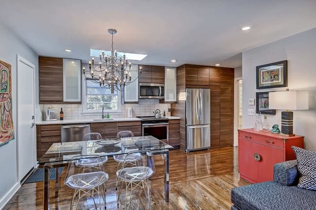 Building Photo - 510 Queens Rd